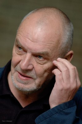 AZ ÉHEZŐMŰVÉSZ AZ ÉHEZŐMŰVÉSZ