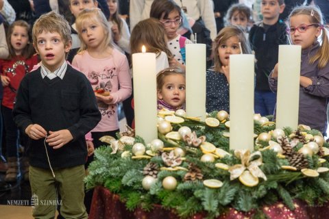 Adventi Kölyöknap