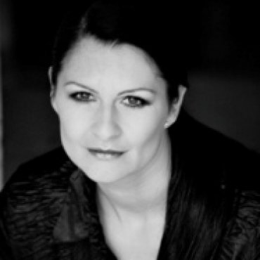 Komáromi Anett Komáromi Anett